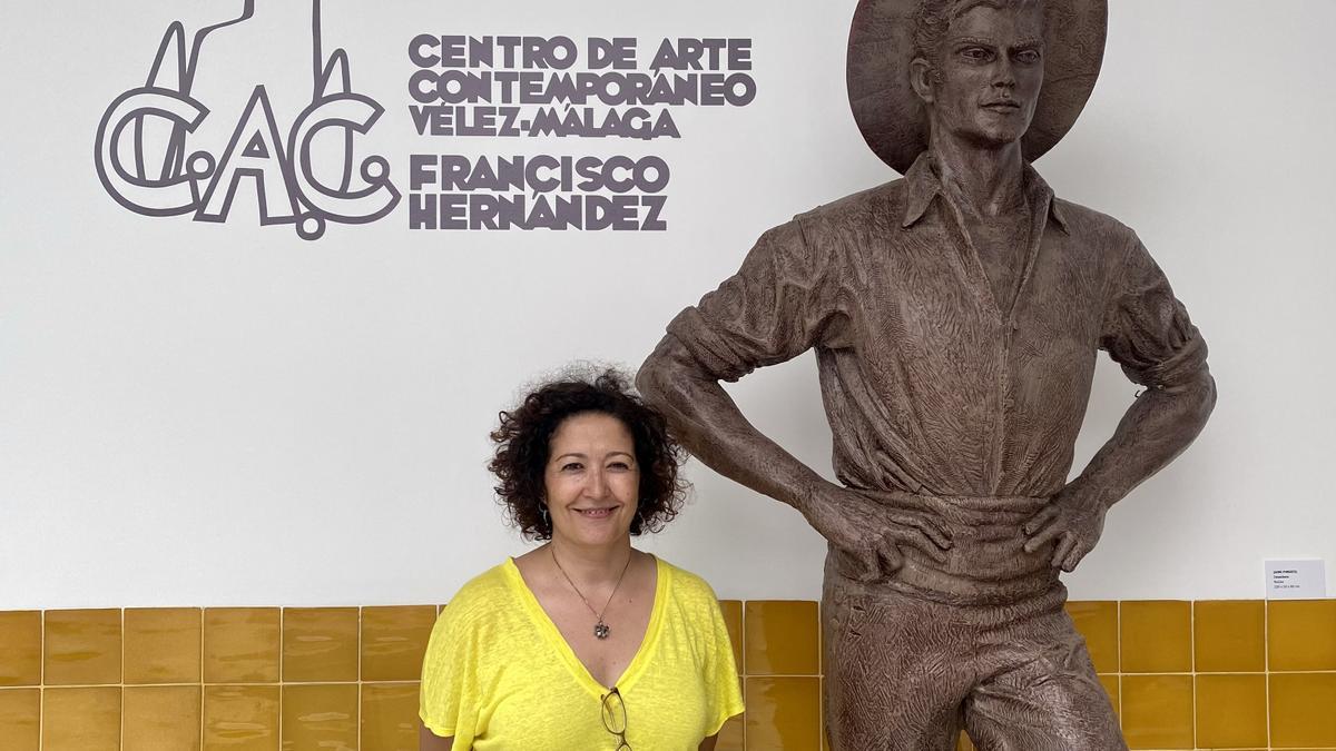 La concejala de Cultura de Vélez-Málaga, Cynthia García, en el Centro de Arte Contemporáneo (CAC) &#039;Francisco Hernández&#039;
