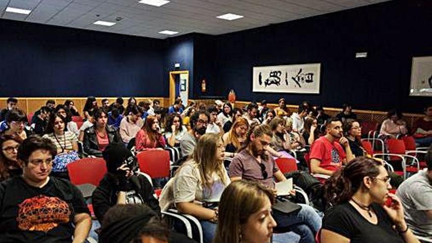 Asistentes a la jornada &quot;Únicos&quot; en la Escuela de Arte y Superior de Diseño de Zamora.