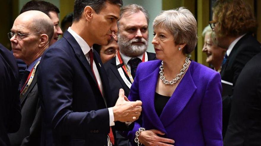 Pedro Sánchez plantea a Theresa May un segundo referéndum para la vuelta del Reino Unido