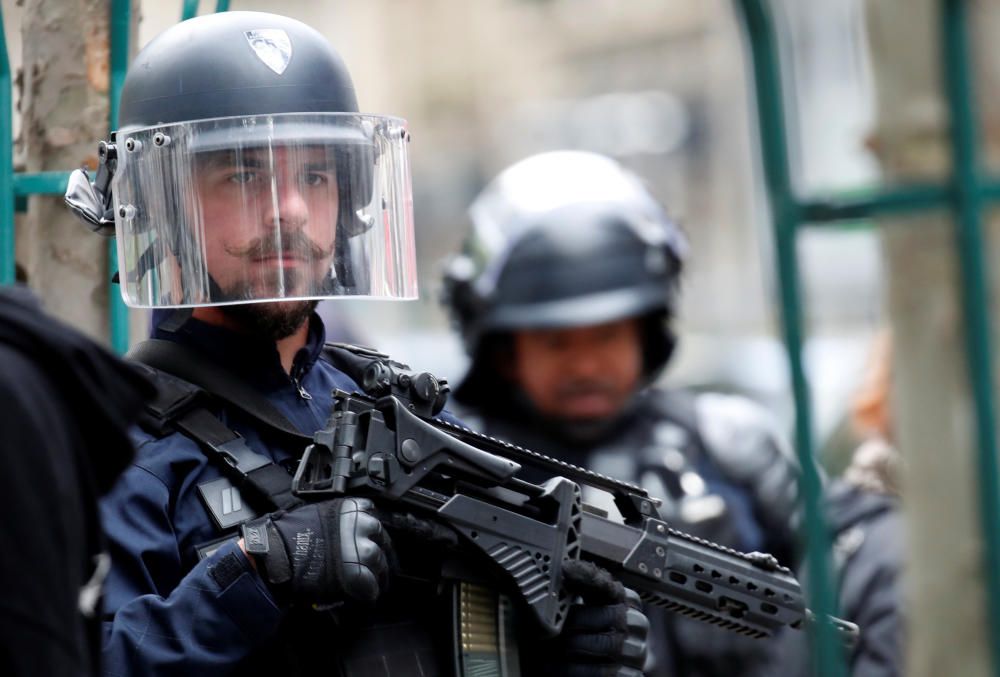 Cuatro heridos por arma blanca en París.