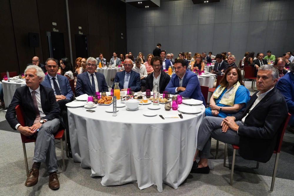 El consejero de Salud, Jesús Aguirre, participa en un desayuno informativo de La Opinión de Málaga.