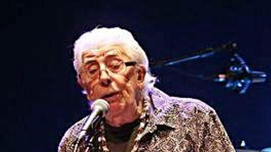 El cantante John Mayall.