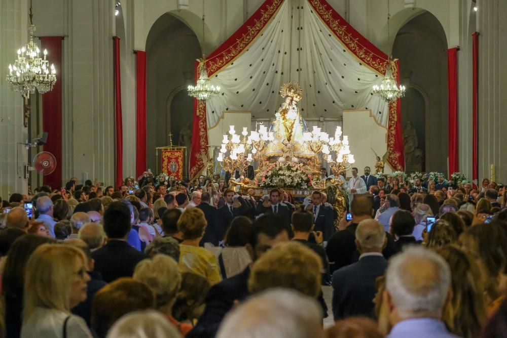 Procesión de las Fiestas Mayores de Elda en honor a la Virgen de la Salud suspendida por la lluvia