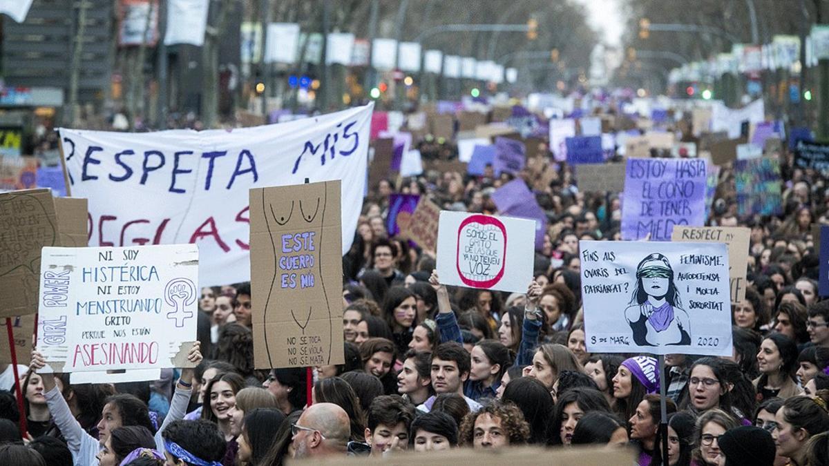 Un momento de la manifestación del 8-M del 2020,  en la Gran Via de Barcelona