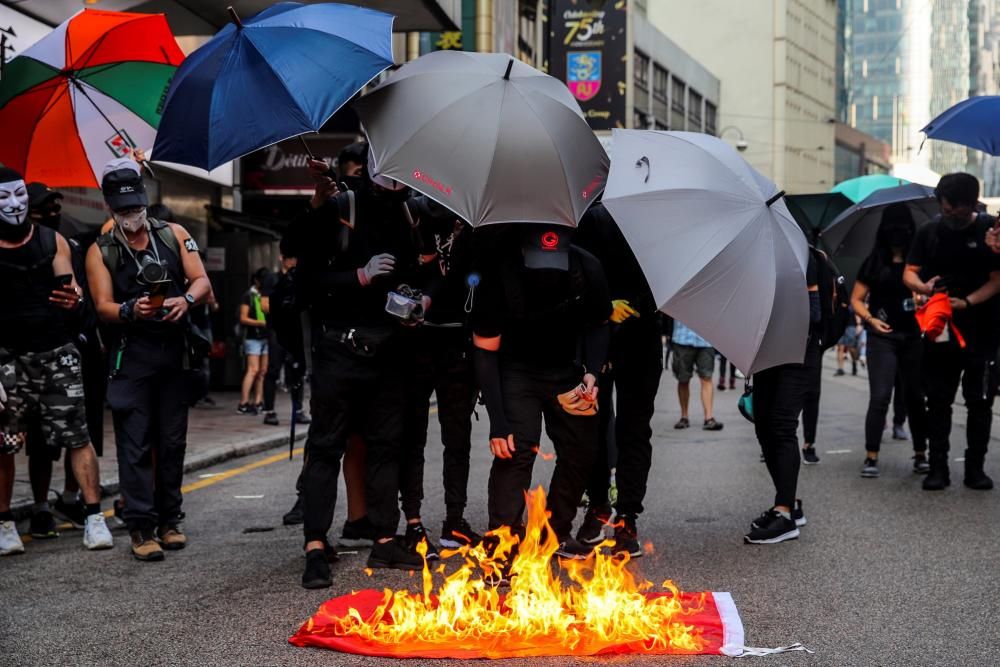 Hong Kong vive una de sus jornadas más violentas en el 70 aniversario de la República Popular China.