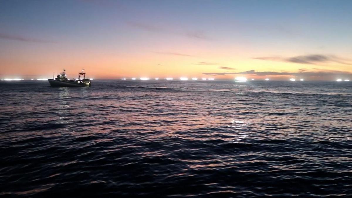 Un barco pesquero en la costa argentina.