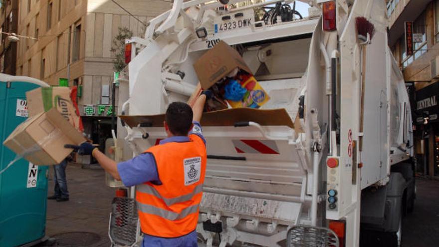 Recogida de residuos en Santa Cruz de Tenerife.