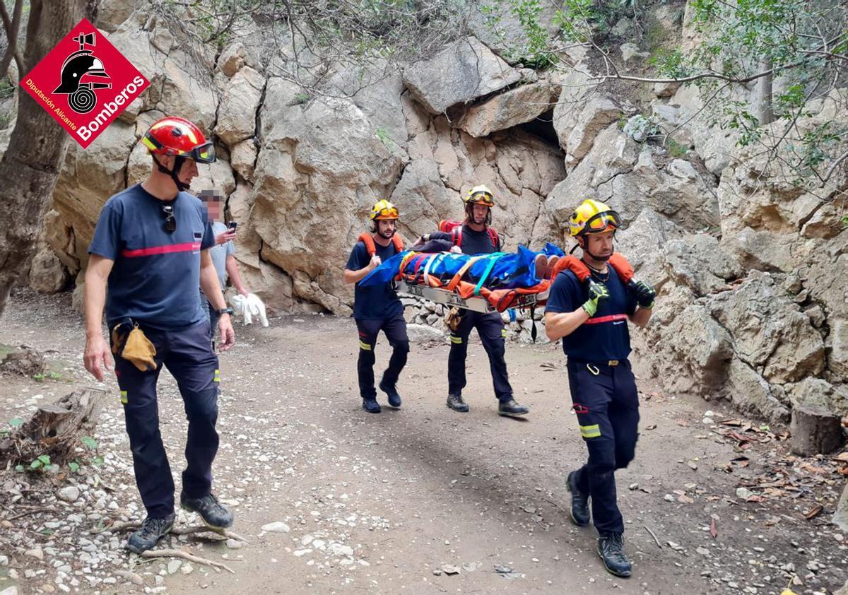 Bomberos rescatan a una mujer en las Fuentes del Algar