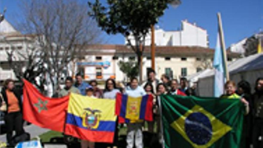 Jóvenes de distintas culturasrepresentan una obra de teatro