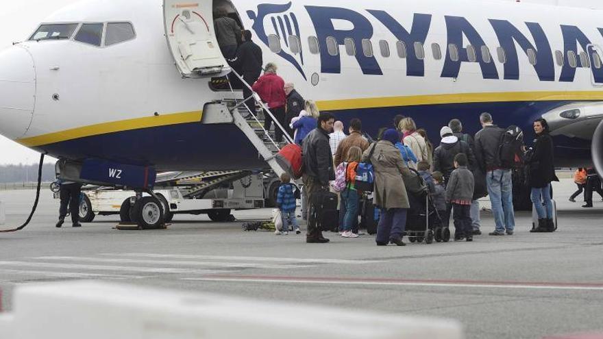 Diputación se marca como meta multiplicar los 61.000 turistas que llegarán con Ryanair