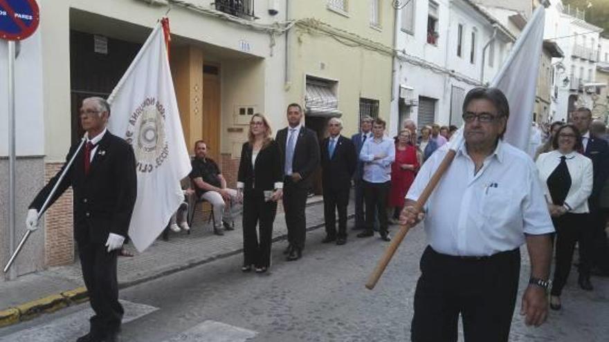 El PP protesta en el Corpus de Oliva por una resolución contra el arzobispo