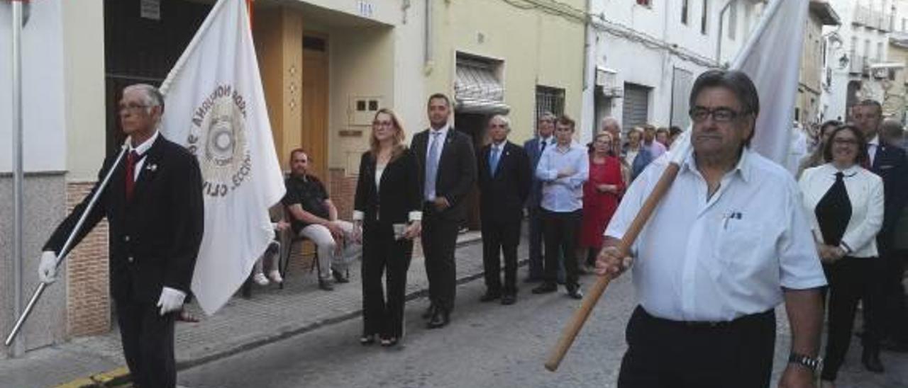 El PP protesta en el Corpus de Oliva por una resolución contra el arzobispo