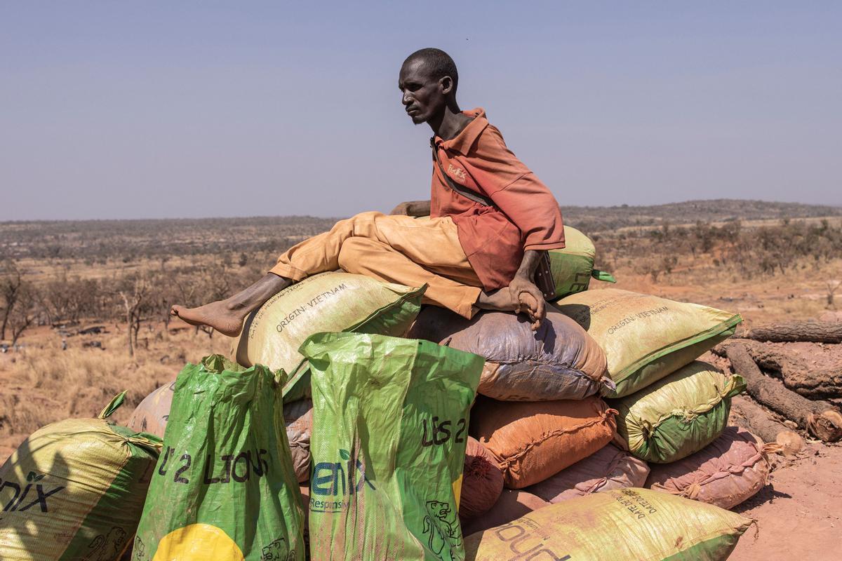 La minería artesanal de oro en Senegal. Karakaene y Bantakokouta son sitios de extracción de oro en el sureste de Senegal