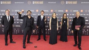 El director de ’La vampira de Barcelona’, Lluís Danes’ (segundo por la izquierda)  con el resto del equipo de la película ganadora del Gaudí al mejor filme catalán. 