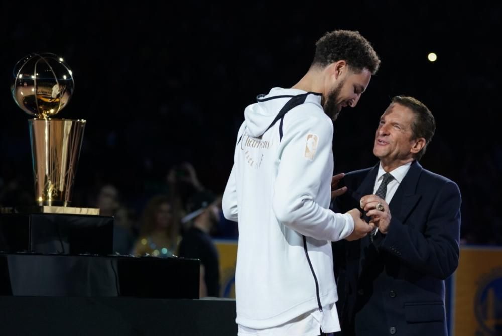 Los Warriors, entrega de los anillos de campeones