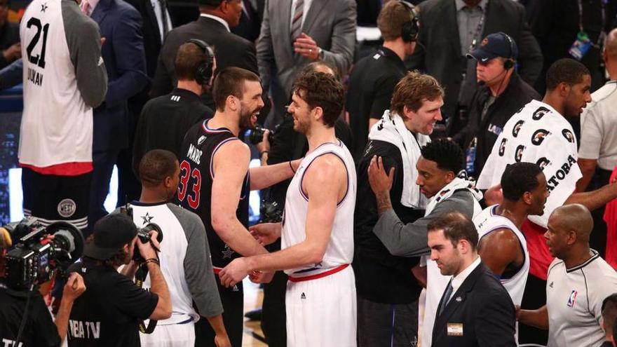 Marc y Pau Gasol, tras el partido de las estrellas de la NBA.