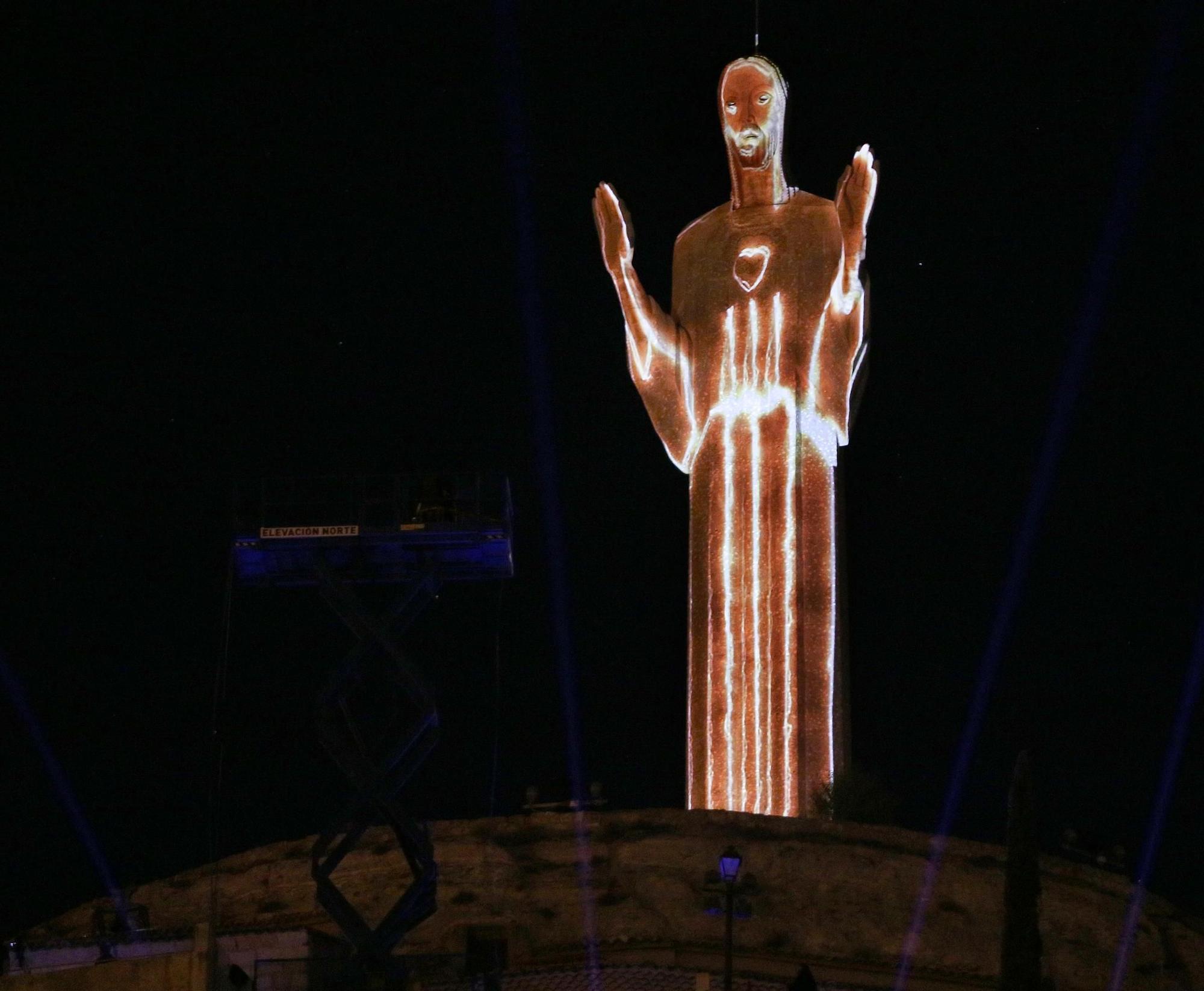 Así fue el espectacular videomapping sobre el Cristo de Otero de Palencia