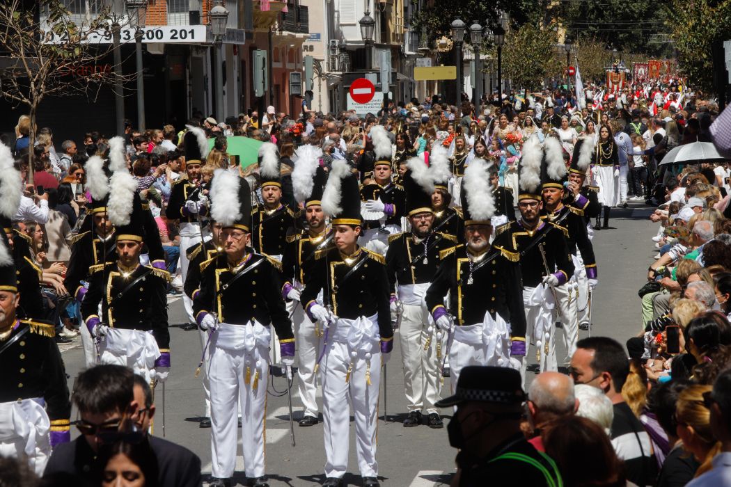 Flores y alegría para despedir la Semana Santa Marinera en el desfile de Resurrección