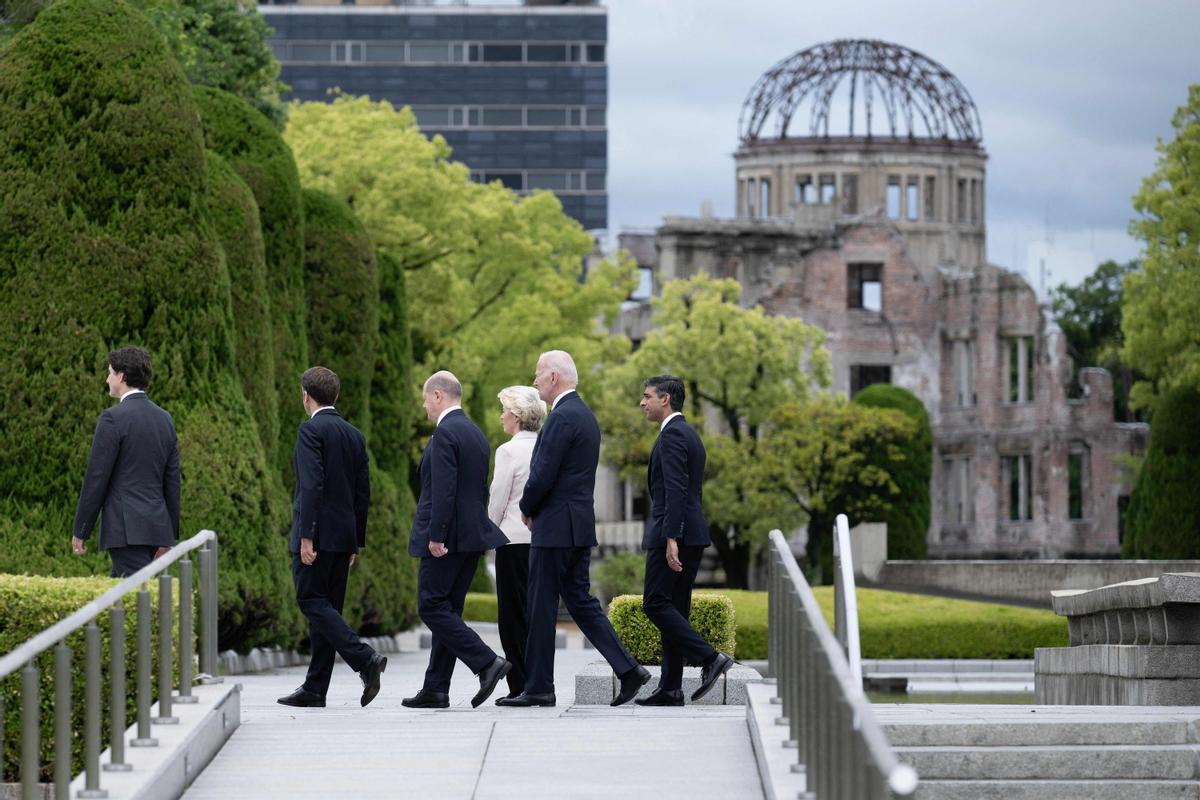 Los líderes del G7 visitan el Memorial Park para las víctimas de la bomba atómica en Hiroshima, entre protestas