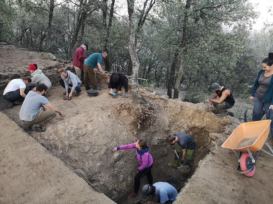 Excavacions arqueològiques al castell de Montsoriu