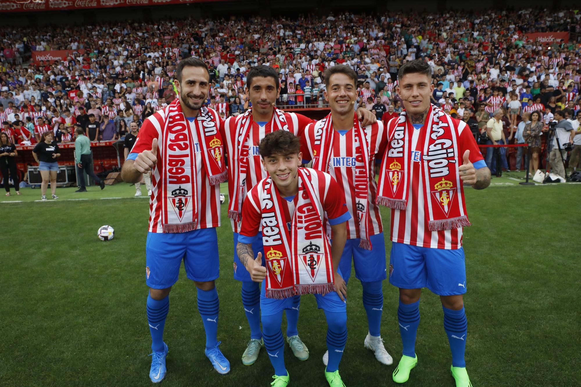 Masiva bienvenida al Grupo Orlegui en El Molinón