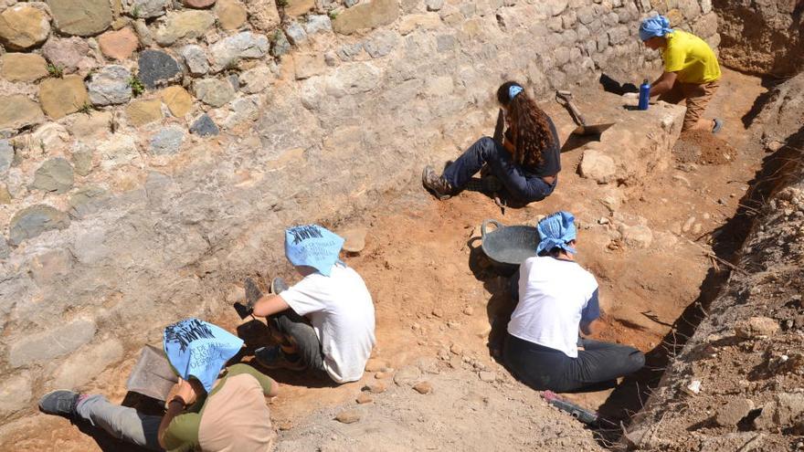 Les excavacions al castell d&#039;Esponellà troben la part superior d&#039;una cisterna