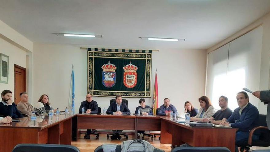 El periodista Fernando Salgado, familiar, intervino durante el pleno.