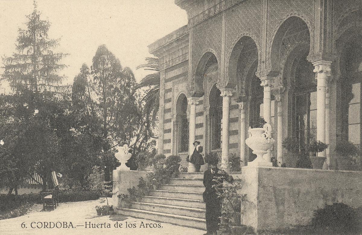 Fachada principal del palacete  de laHuerta de los Arcos