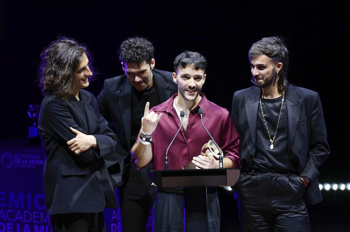 El grupo Arde Bogotá recoge uno de los seis premios cosechados en los I Premios de la Academia de la Música de España.