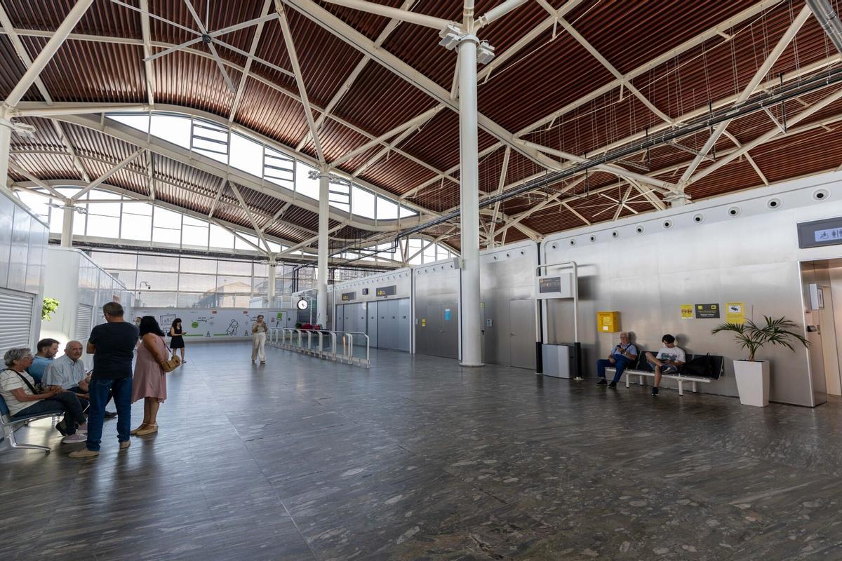 Así cambia el Aeropuerto de Zaragoza: más líneas de seguridad, una nueva cafetería y mejoras en el control de pasaportes