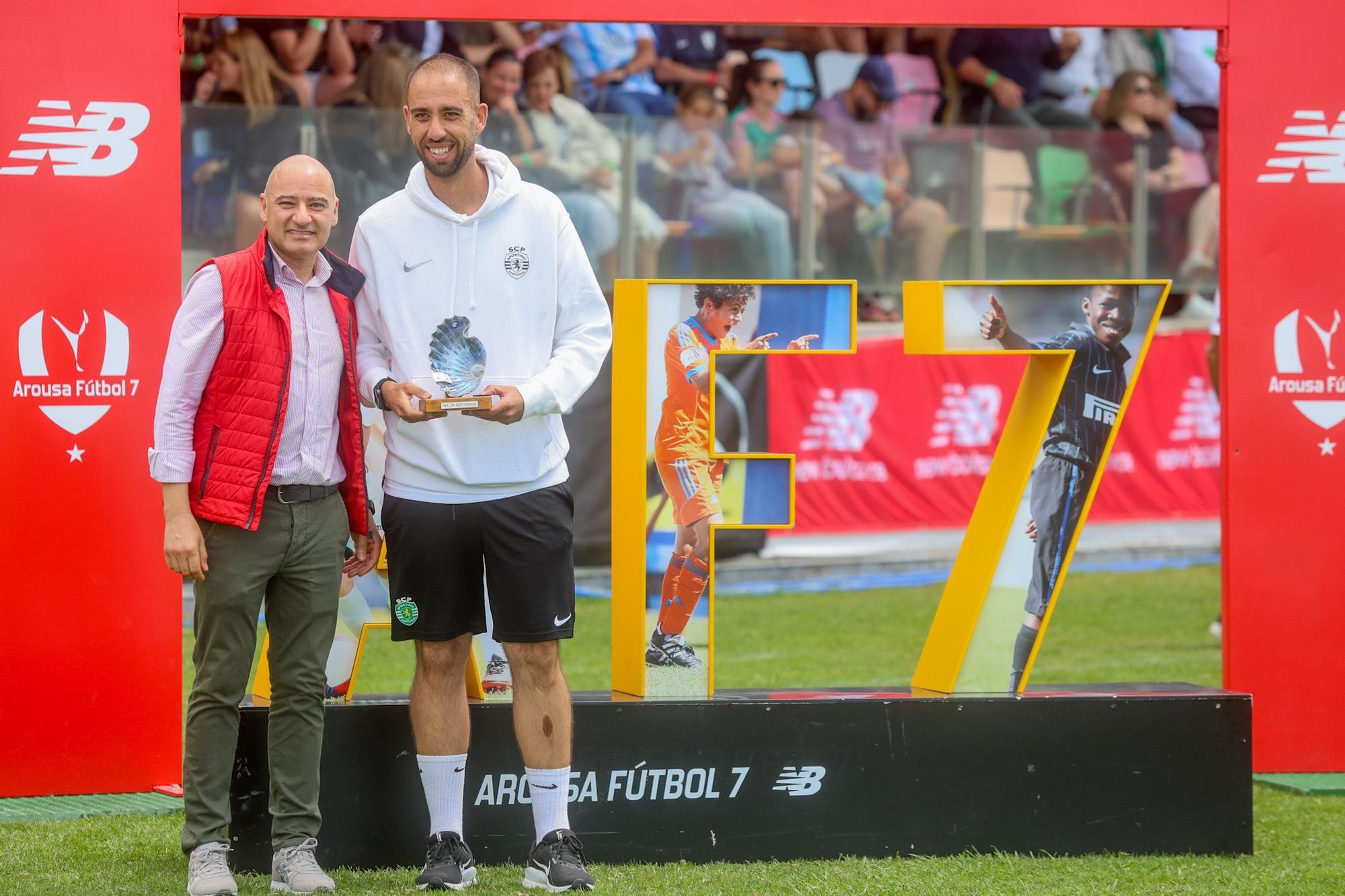 El Porto se lleva el primer título de Arousa Fútbol 7 a Portugal
