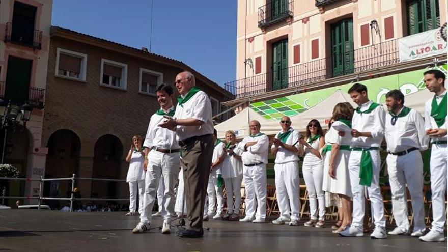 Miles de personas disfrutan de una emotiva fiesta del comercio