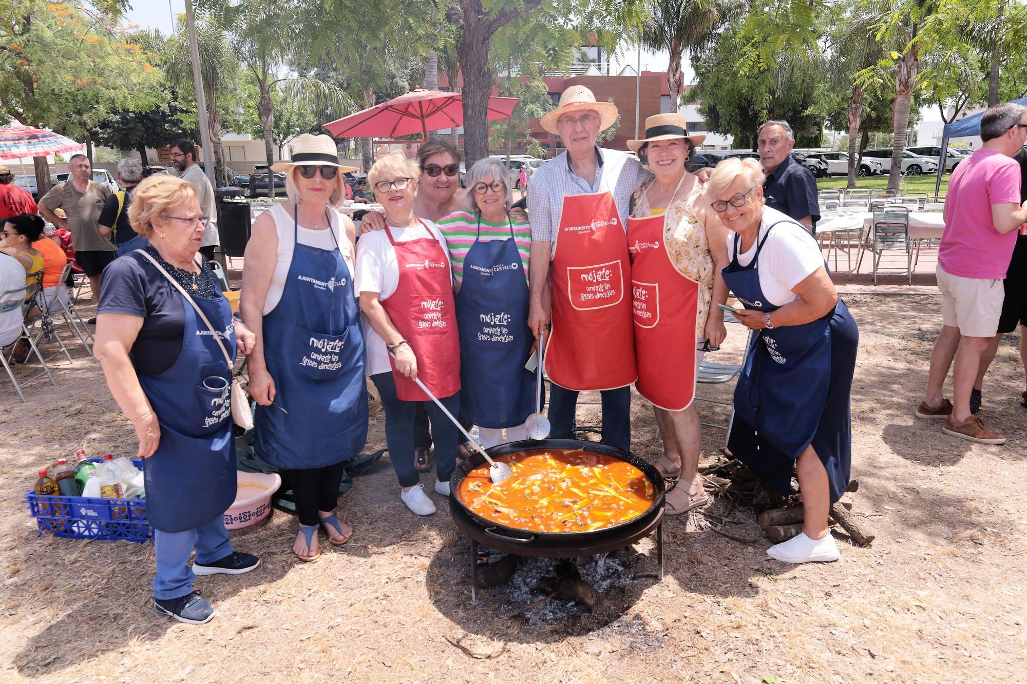 Mil trescientos castellonenses disfrutan del sol y las paellas en el Segon Molí