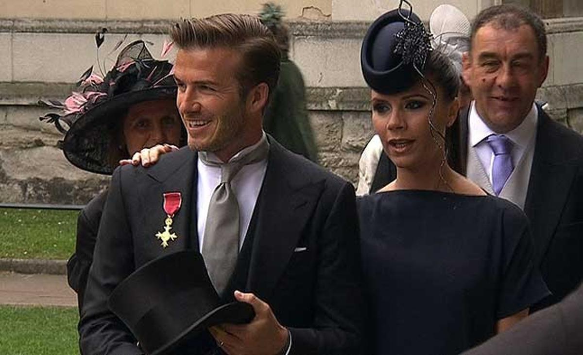 El futbolista David Beckham, amb la seva dona Victoria, a l’arribar a l’abadia de Westminster.