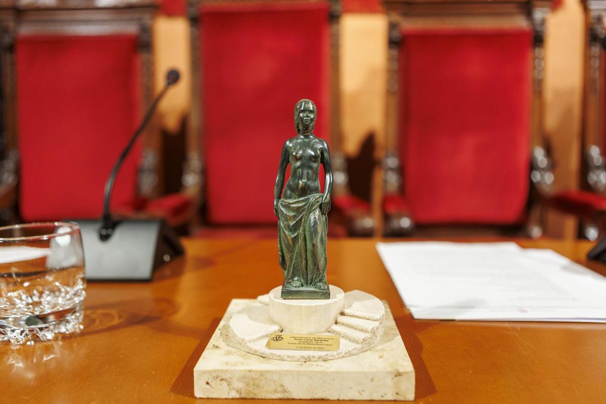 L'escultura de la Ben Plantada que ha rebut el pregoner