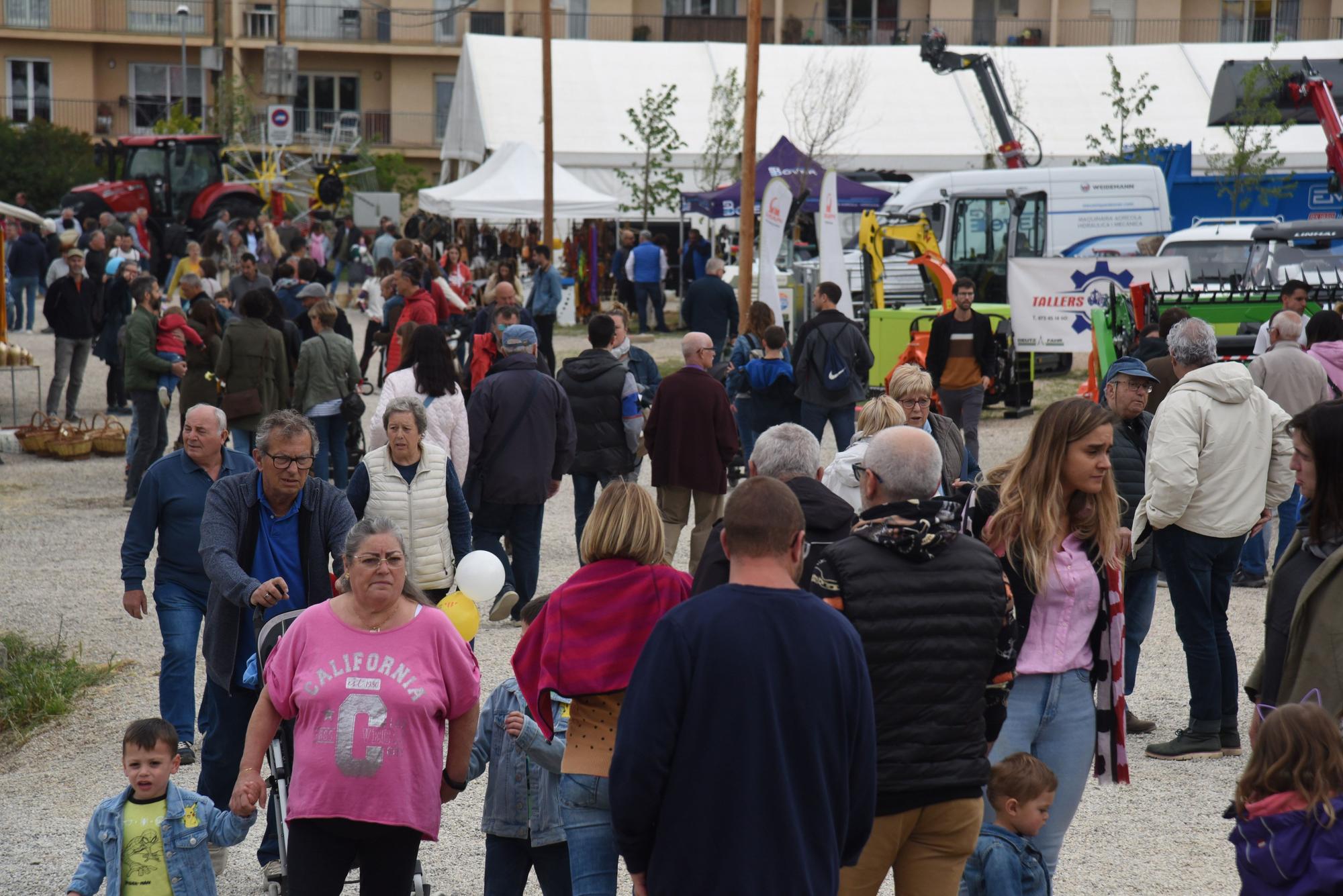 La Fira de Sant Isidre de Solsona obre amb ambient, però pendent del cel