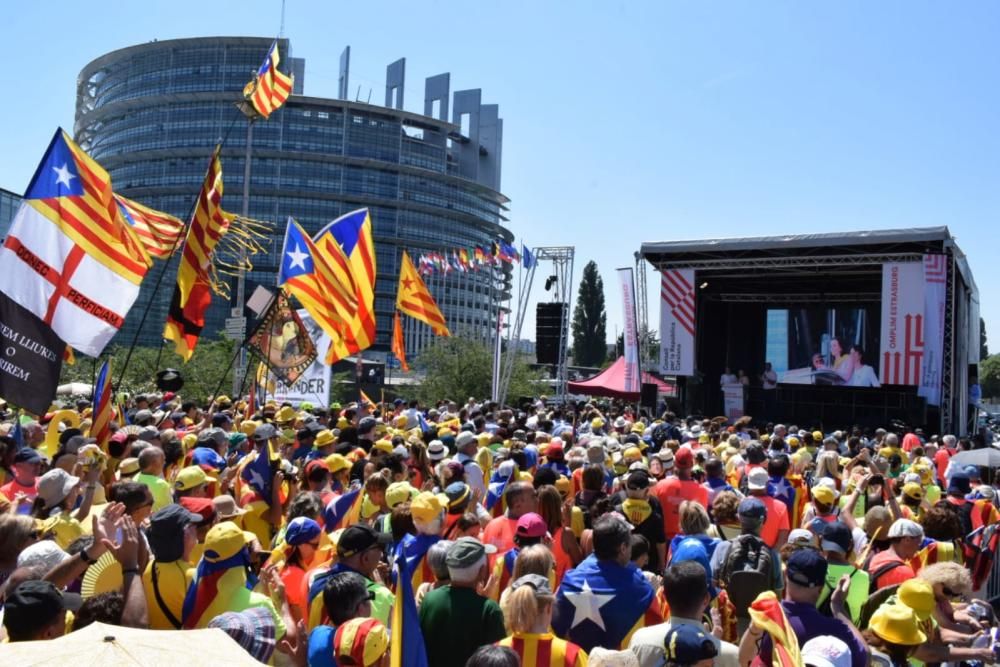 Concentració independentista davant l'Eurocambra