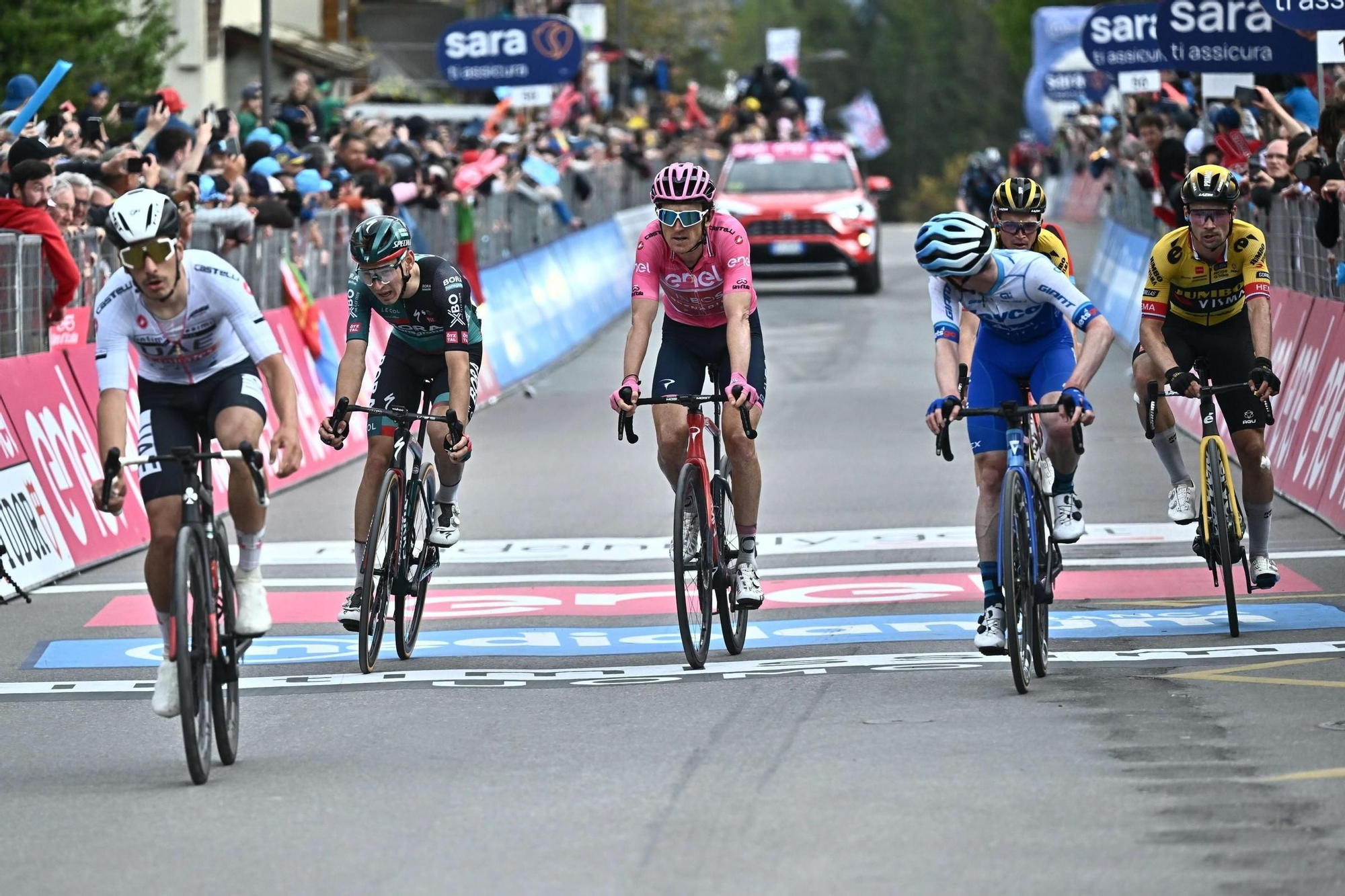 La 13ª etapa del Giro de Italia, en imágenes