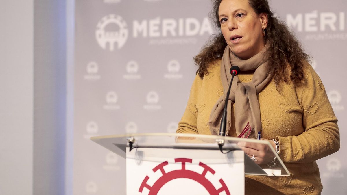 La portavoz del Gobierno municipal, Carmen Yáñez, en rueda de prensa.