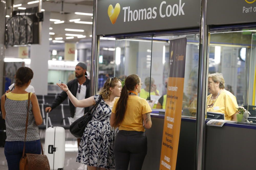 Afectados por la suspensión de pagos de Thomas Cook en el aeropuerto de Palma