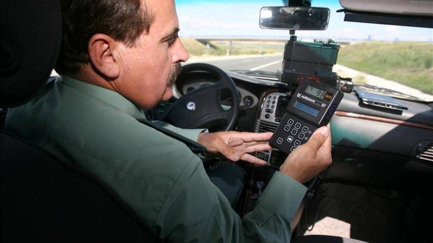 Tráfico vigila con radares móviles 30 tramos de secundarias