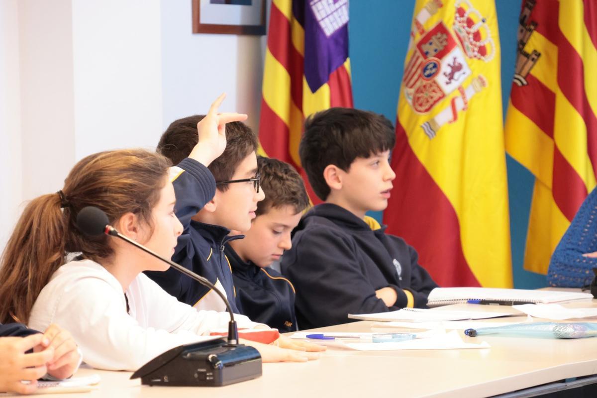 Los alumnos de 5º de Primaria del Colegio Can Bonet visitan el Ayuntamiento de Sant Antoni