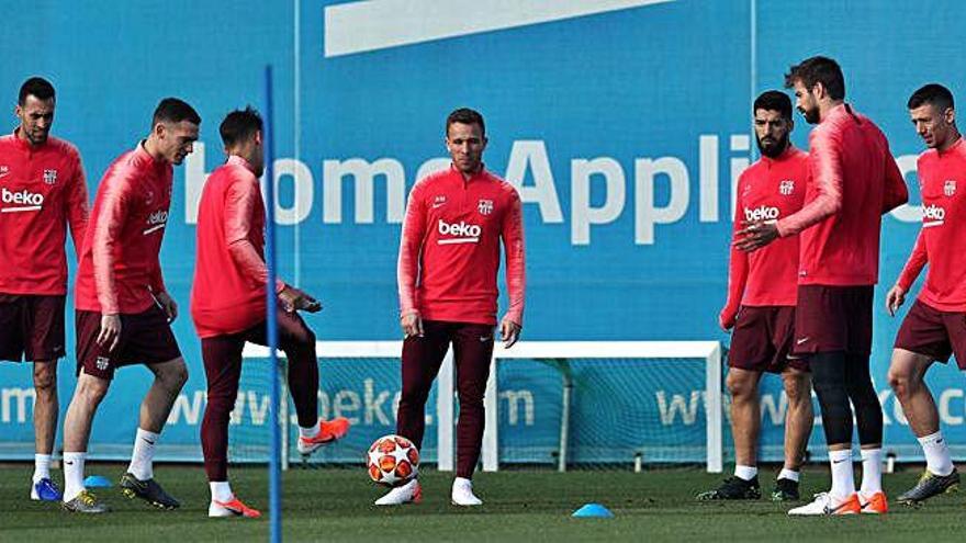 El Barça es va entrenar ahir a la Ciutat Esportiva.