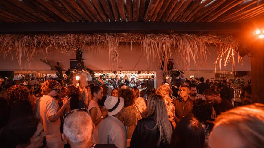 ¿Aún no conoces el ritual de la luna llena de Beachouse Ibiza?