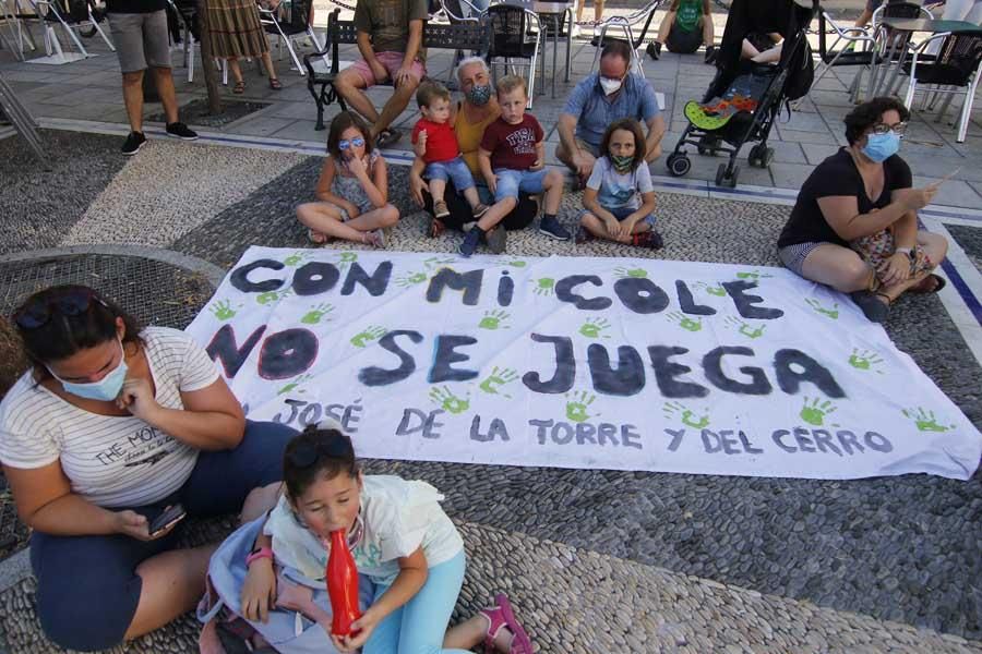 Manifestación contra el cierre de unidades en la escuela pública