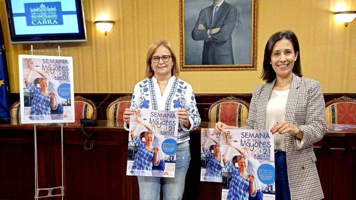 María de la Sierra Sabariego y Conchi León, en la presentación de la Semana de los Mayores de Cabra.