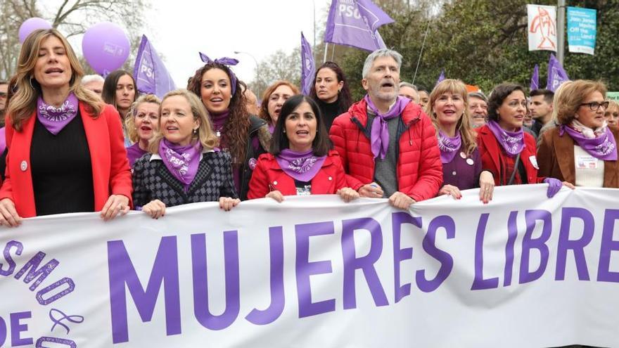 Miembros del Gobierno y del PSOE en la marcha del 8-M de Madrid.