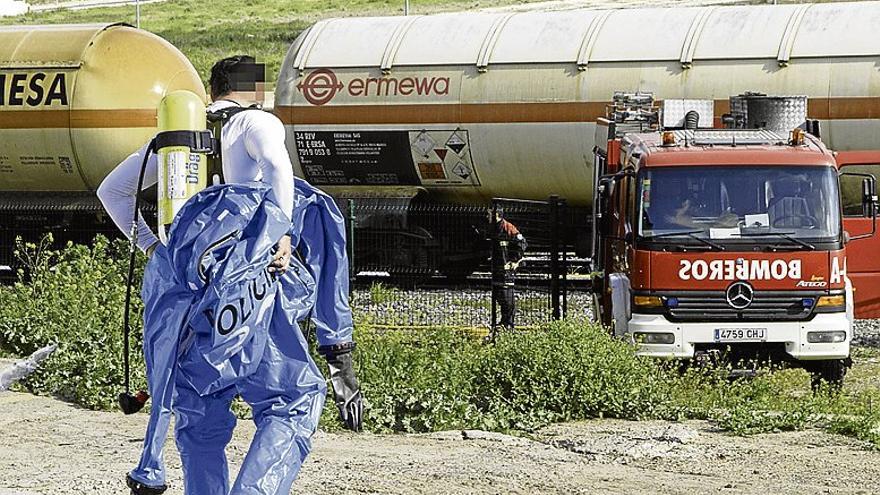 La válvula averiada de un vagón causa una fuga de amoniaco en la estación de trenes