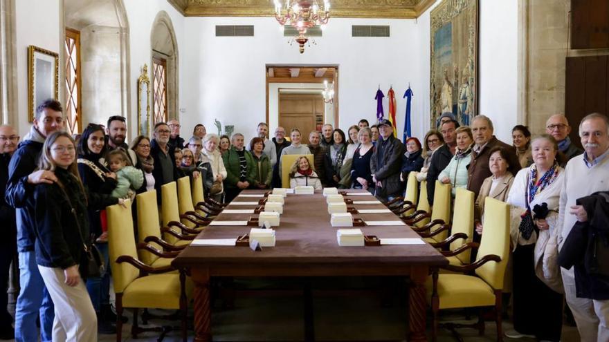 Prohens guía a los ciudadanos por el Consolat de Mar