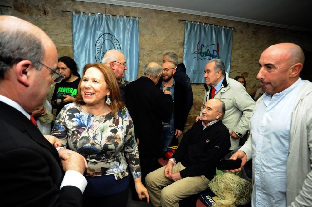 Cuatro décadas dedicadas a los alumnos de Carril